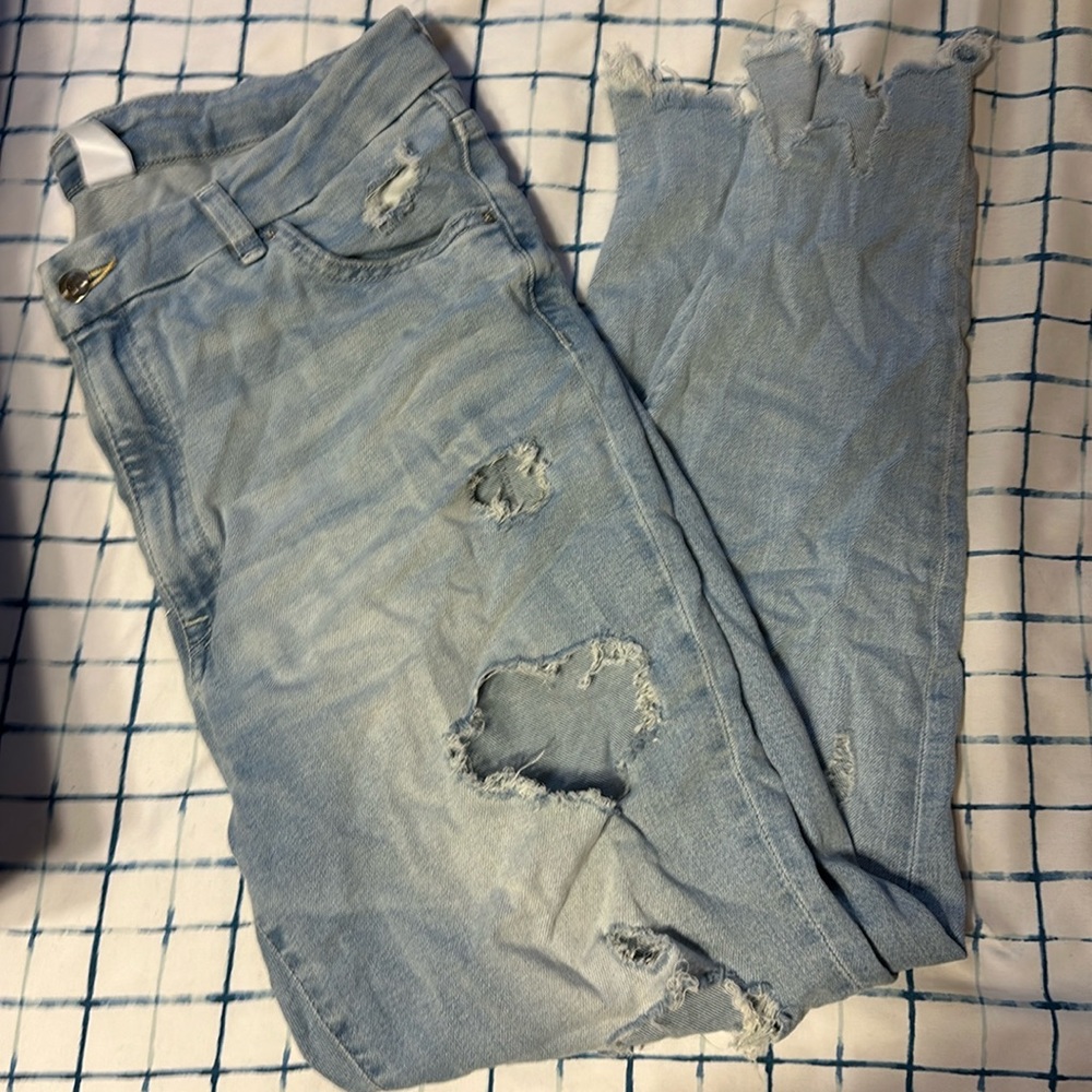 Women’s Super Skinny Ripped Light Wash Jeans